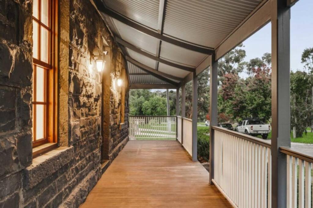 The Old Coach House C1850S Private Cottage - Melbourne — Photos 1